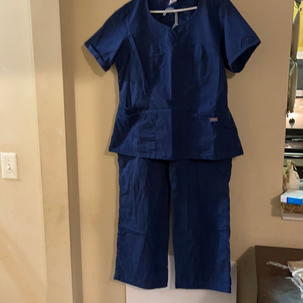 Authentic Cherokee 2pc scrub set